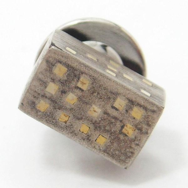 ボックス型ビル・桧漆塗タイタック(ピンブローチ)