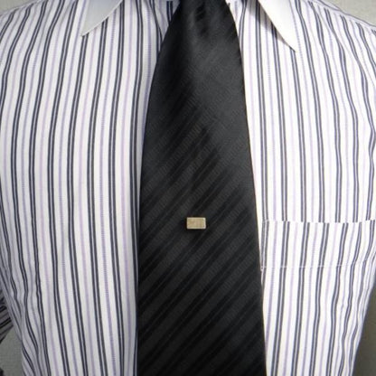 ボックス型ビル・桧漆塗タイタック(ピンブローチ)