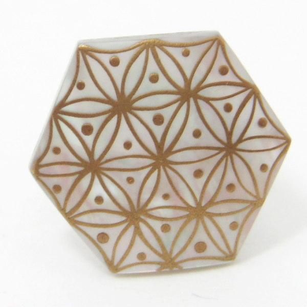 【受注生産品】雪の結晶模様・白蝶貝のタイタック(ピンブローチ)