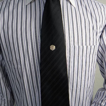 【受注生産品】七宝模様と四角の古典柄・白蝶貝のタイタック(ピンブローチ)