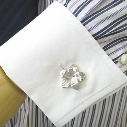 全2色・ハワイアンな華やかさをプルメリアのカフス(カフリンクス/カフスボタン)