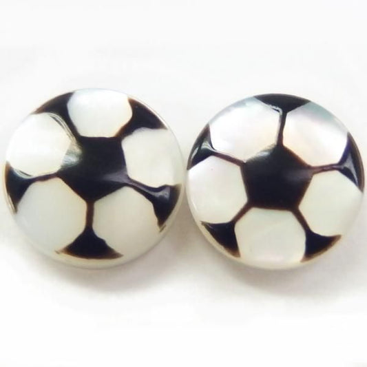 サッカー・白蝶貝のボタンダウンピアス