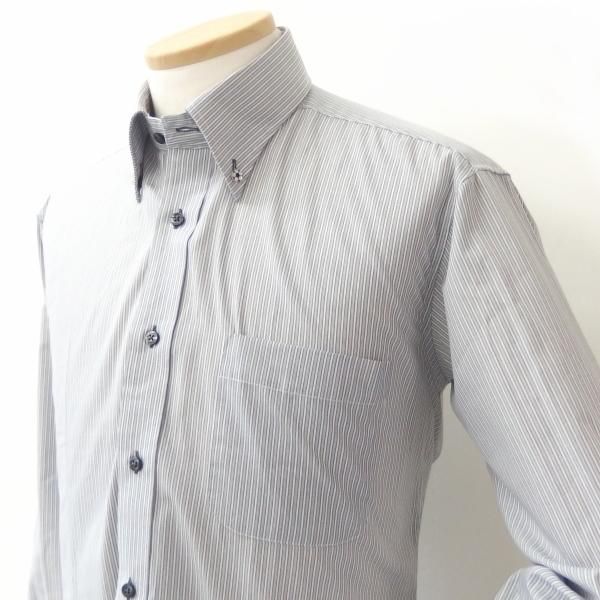 サッカー・白蝶貝のボタンダウンピアス