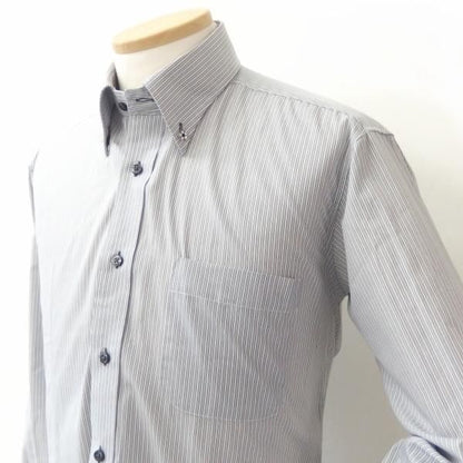 サッカー・白蝶貝のボタンダウンピアス