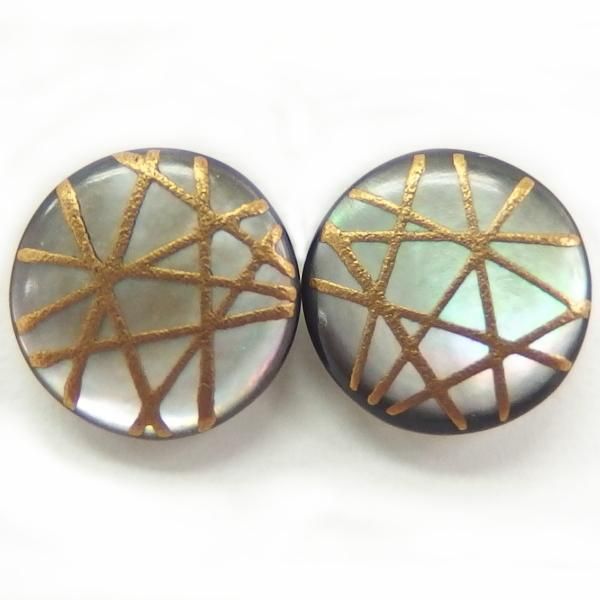 【受注生産品】糸巻・黒蝶貝のボタンダウンピアス