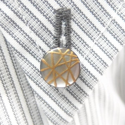 【受注生産品】糸巻・黒蝶貝のボタンダウンピアス