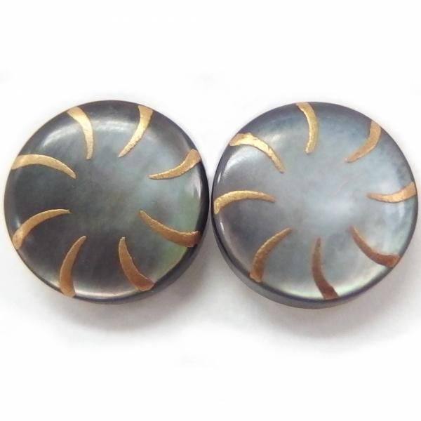 【受注生産品】螺旋・黒蝶貝のボタンダウンピアス