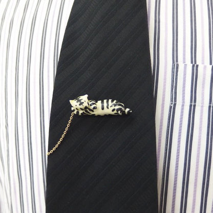 ぐうたら寝そべりトラのタイタック(ピンブローチ)