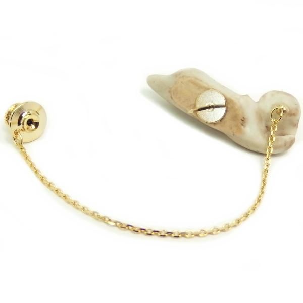 ぐうたら寝そべりおサルのタイタック(ピンブローチ)