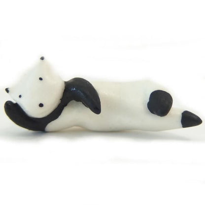 ぐうたら寝そべりパンダのタイタック(ピンブローチ)