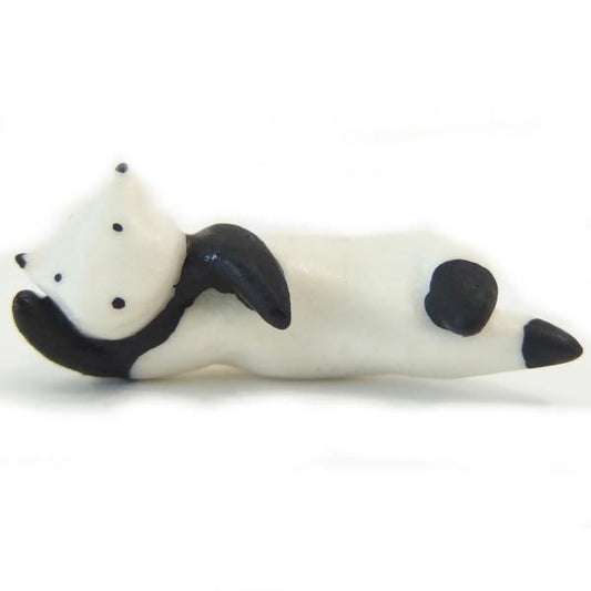 ぐうたら寝そべりパンダのタイタック(ピンブローチ)