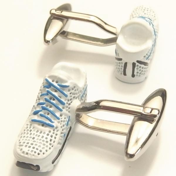 ブルーラインが爽やかランニングシューズのカフス(カフリンクス/カフスボタン)