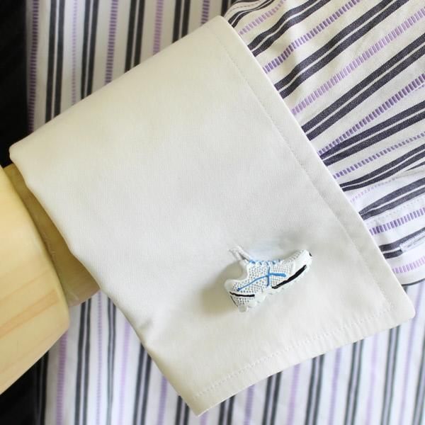 ブルーラインが爽やかランニングシューズのカフス(カフリンクス/カフスボタン)