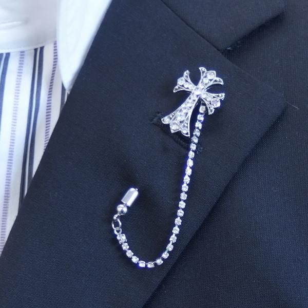 クロスデザイン×ラインストーンのラペルピン