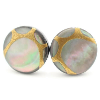 【受注生産品】ゴクロ・黒蝶貝のボタンダウンピアス