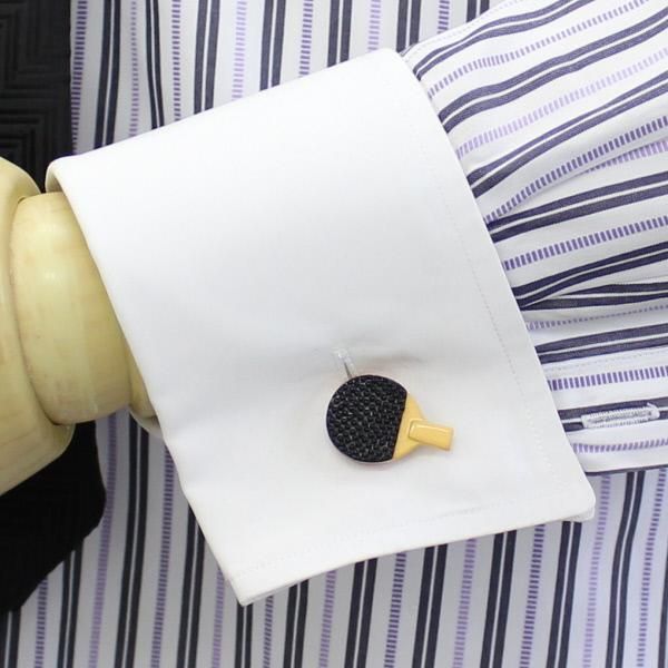 シェークハンド用赤と黒卓球ラケットのカフス(カフリンクス/カフスボタン)