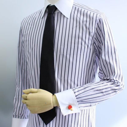 シェークハンド用赤と黒卓球ラケットのカフス(カフリンクス/カフスボタン)