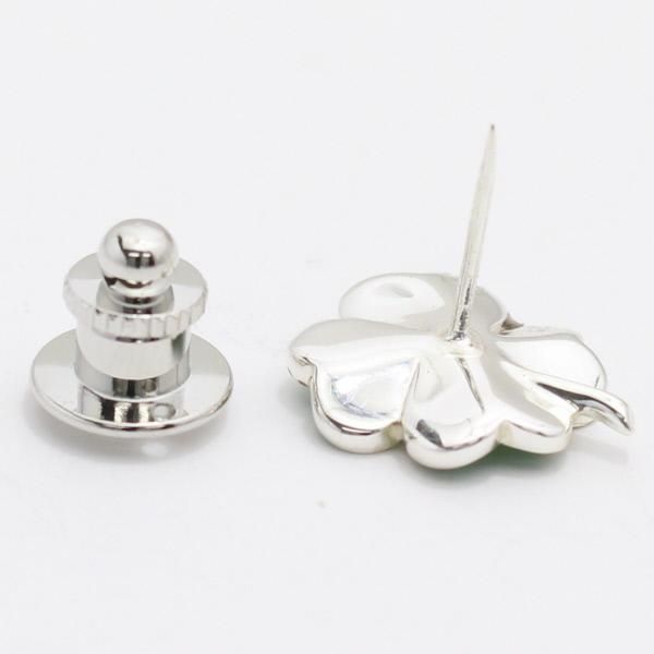 【SATURNO・サツルノ】ラペルピン・四つ葉のラッキークローバーのタイタック(ピンブローチ)