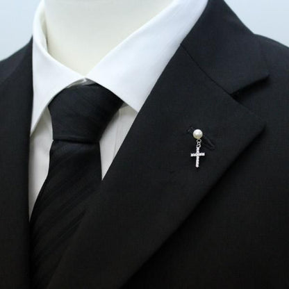 ラペルピン・きらきら十字架クロスと淡水真珠6.0mmのブローチ(タイタック)