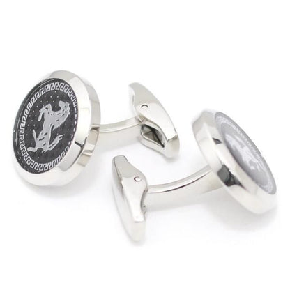 カーボンメッシュと銀の馬ラウンドデザインのカフス（カフリンクス/カフスボタン）