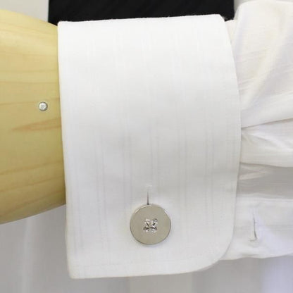 逆の発想で楽しい艶やかシルバーボタン型のカフス(カフリンクス/カフスボタン)