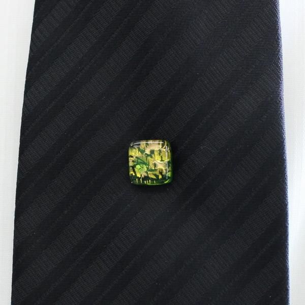 全2色・ムラーノ・ベネチアンガラス・ゴールド×グリーンのタイタック(ピンブローチ)