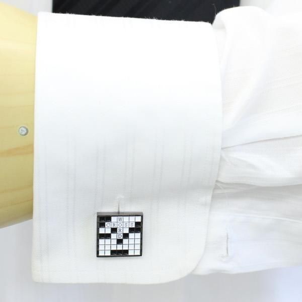 ユニークなクロスワードのカフス(カフリンクス/カフスボタン)