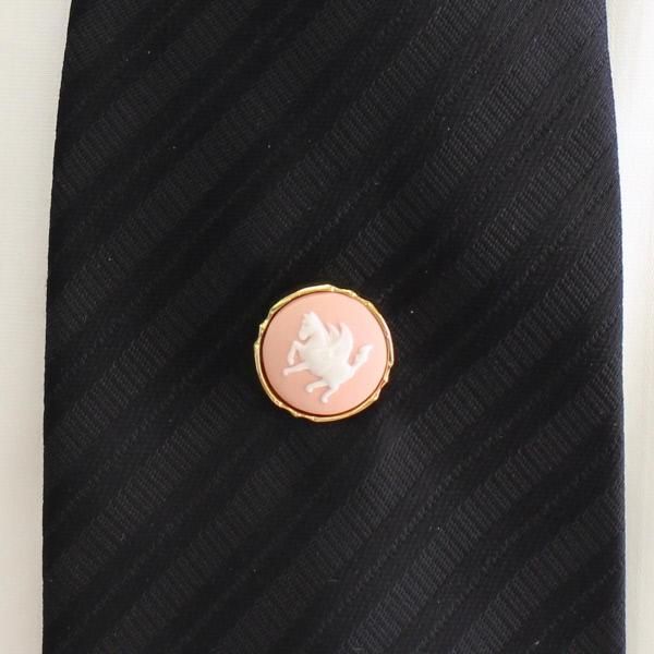 【取寄品】【陶華・TOHCA】ゴールド・ラウンド・ペガサス・ピンクのタイタック(ピンブローチ)