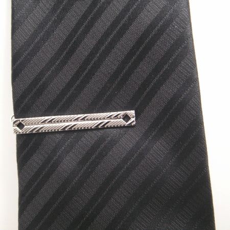 4 Types in Total - Tie Clip with a Striped Design - with/without Chain Tie Clip