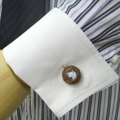 【カメオイタリアーノ】ブラウンエナメルの中心に闘牛のシェルカメオが気品漂うカフス(カフリンクス)